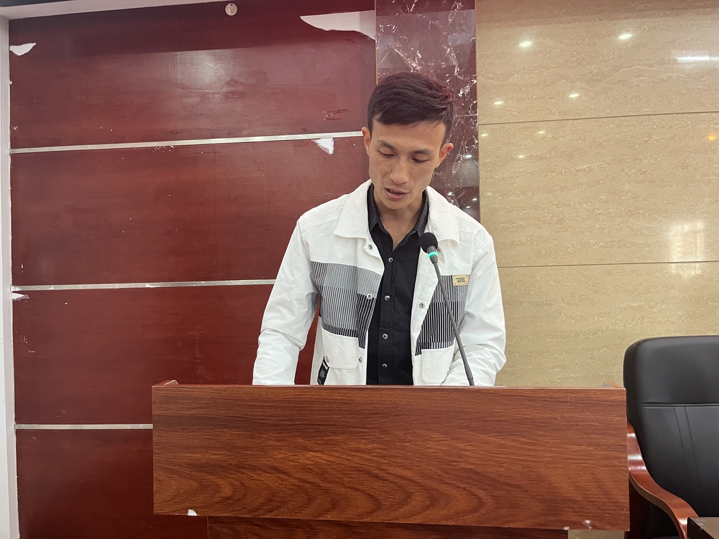 老生代表沈建军发言1